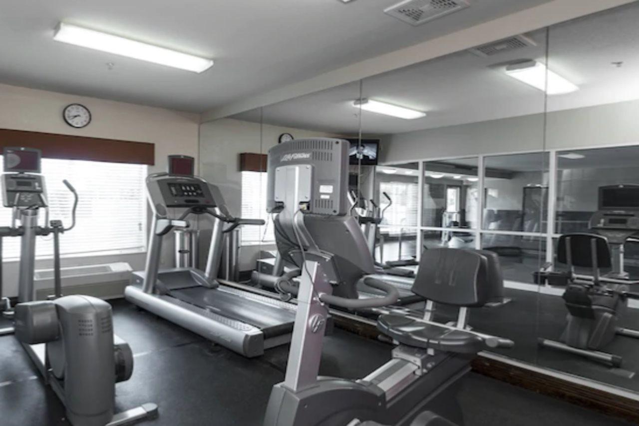 Holiday Inn Express & Suites Chicago - Matteson By Ihg Екстериор снимка