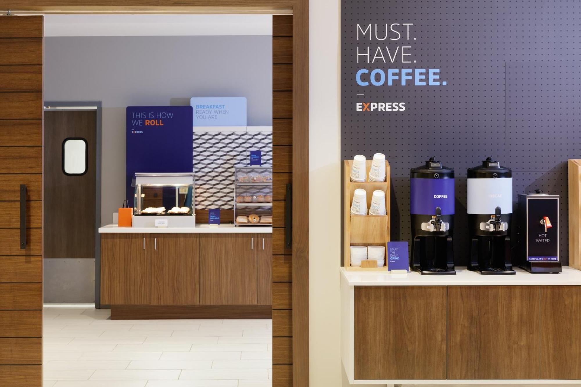 Holiday Inn Express & Suites Chicago - Matteson By Ihg Екстериор снимка
