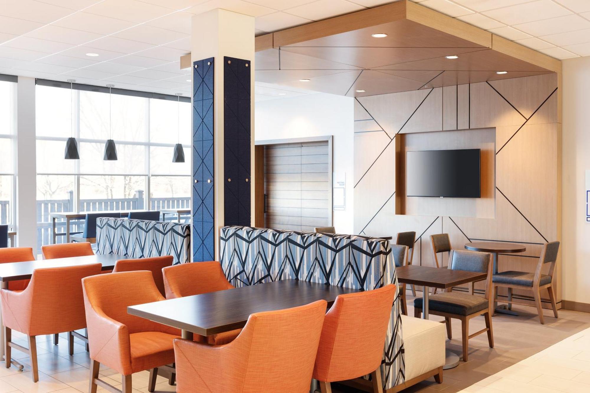 Holiday Inn Express & Suites Chicago - Matteson By Ihg Екстериор снимка