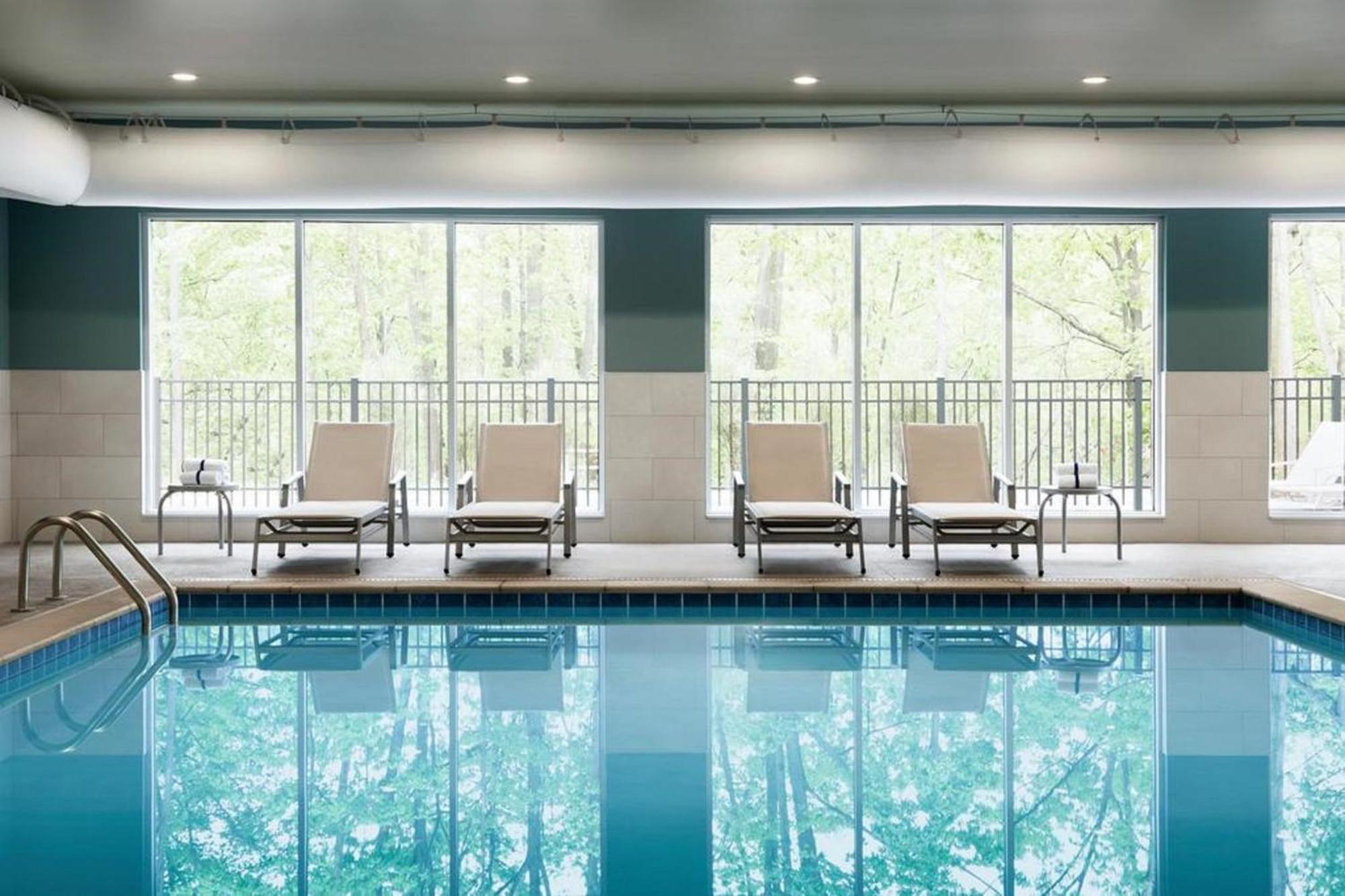 Holiday Inn Express & Suites Chicago - Matteson By Ihg Екстериор снимка